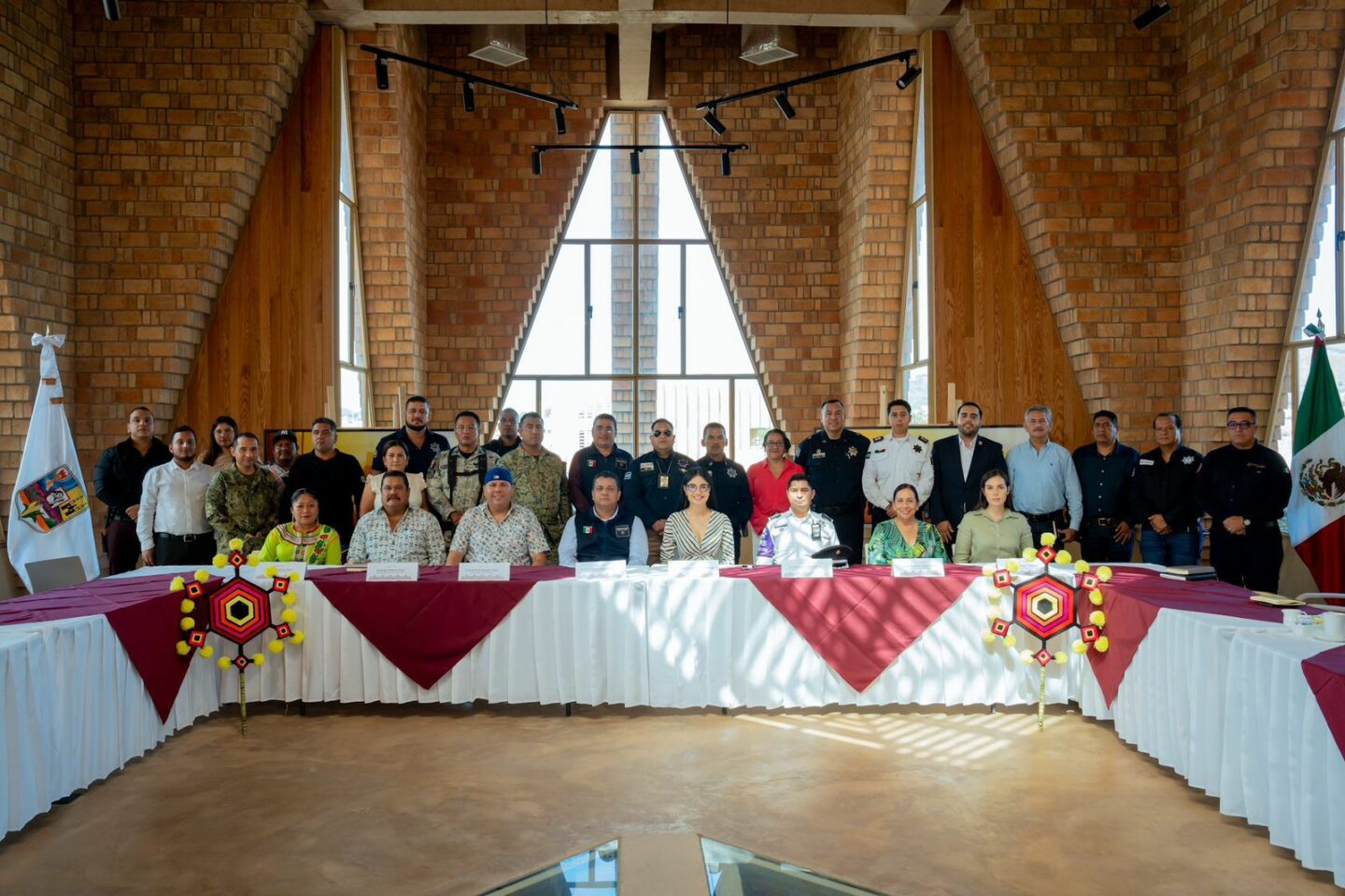 Geraldine lidera reunión de la Mesa para la Construcción de la Paz y Seguridad