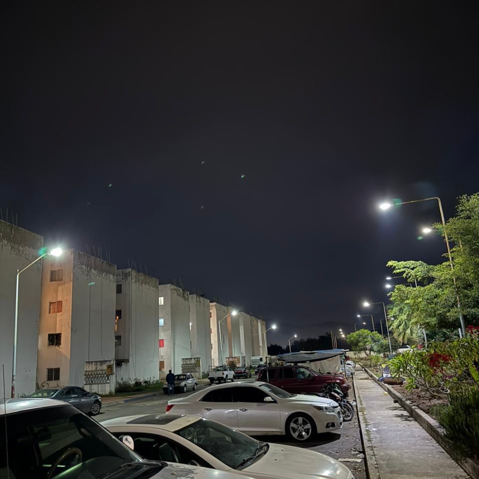 Gobierno de Geraldine resuelve petición ciudadana y repara 24 luminarias