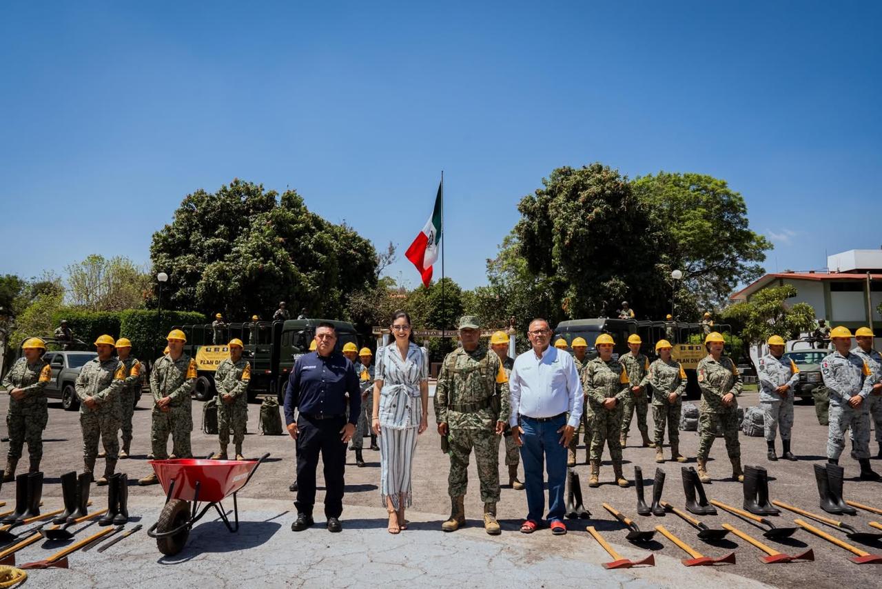 Asiste Geraldine a reunión en la 13va Zona Militar para prevenir y coordinarse ante la temporada de huracanes