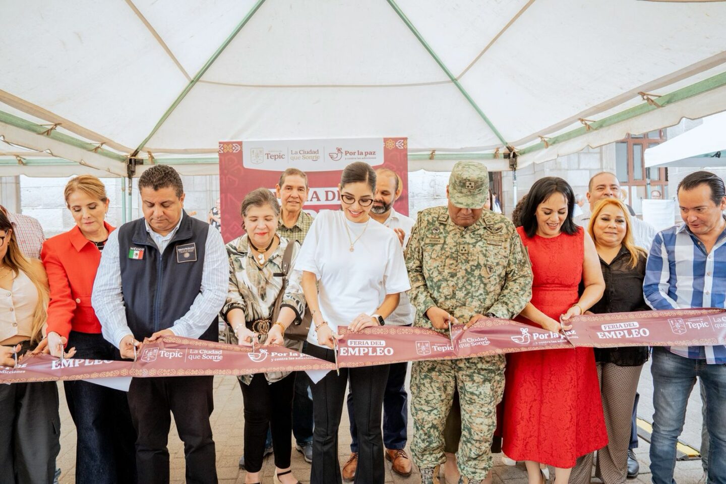 Feria del Empleo en Tepic ofreció mil 800 vacantes, informa Geraldine