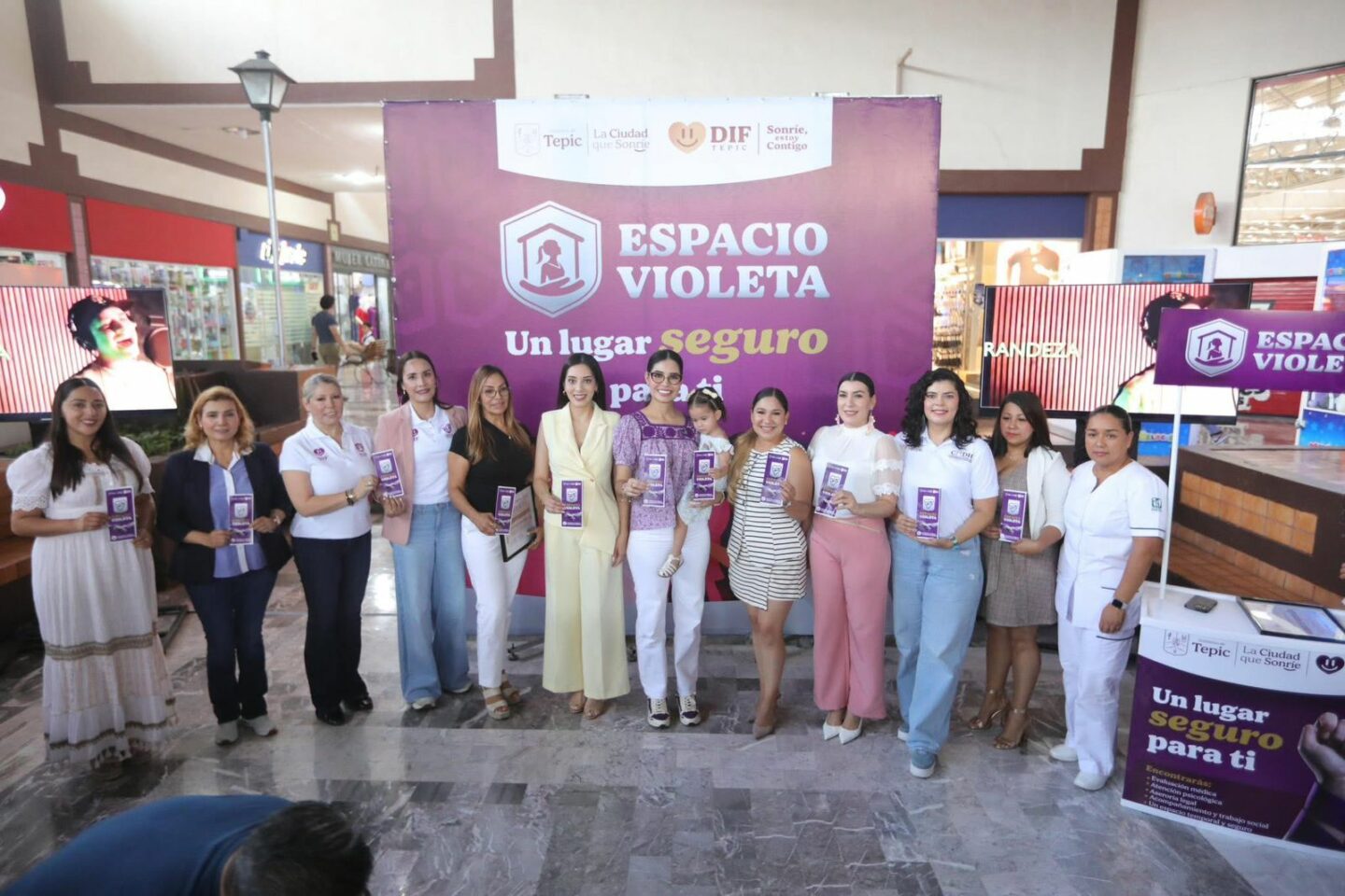 Geraldine Ponce instala primer módulo de Espacio Violeta en Tepic