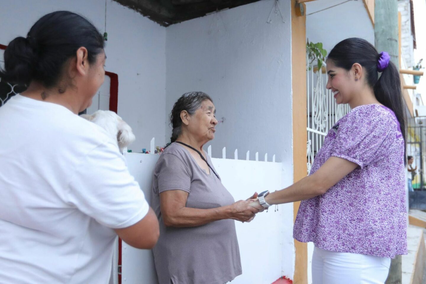 Le cumple Geraldine a vecinos de la colonia 20 de Noviembre