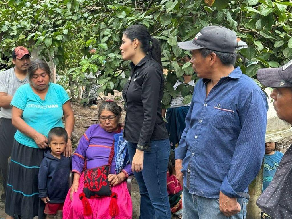 Geraldine Ponce recorre Otatiste y supervisa zona de riesgo tras fuerte tormenta