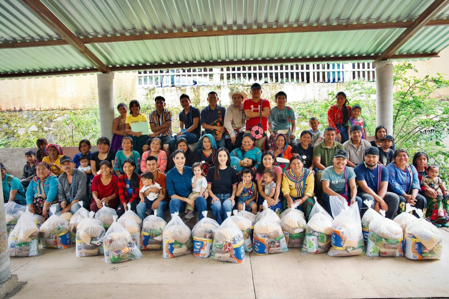 Geraldine Ponce cumple compromiso con familias de Otatiste