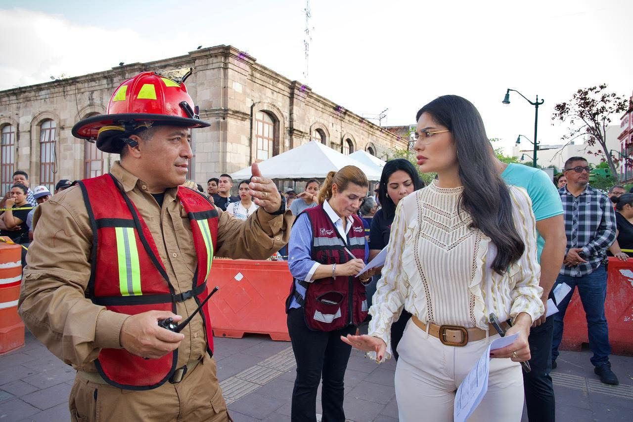 Encabeza Geraldine Ponce trabajos de recuperación de mercancía en el mercado Juan Escutia.
