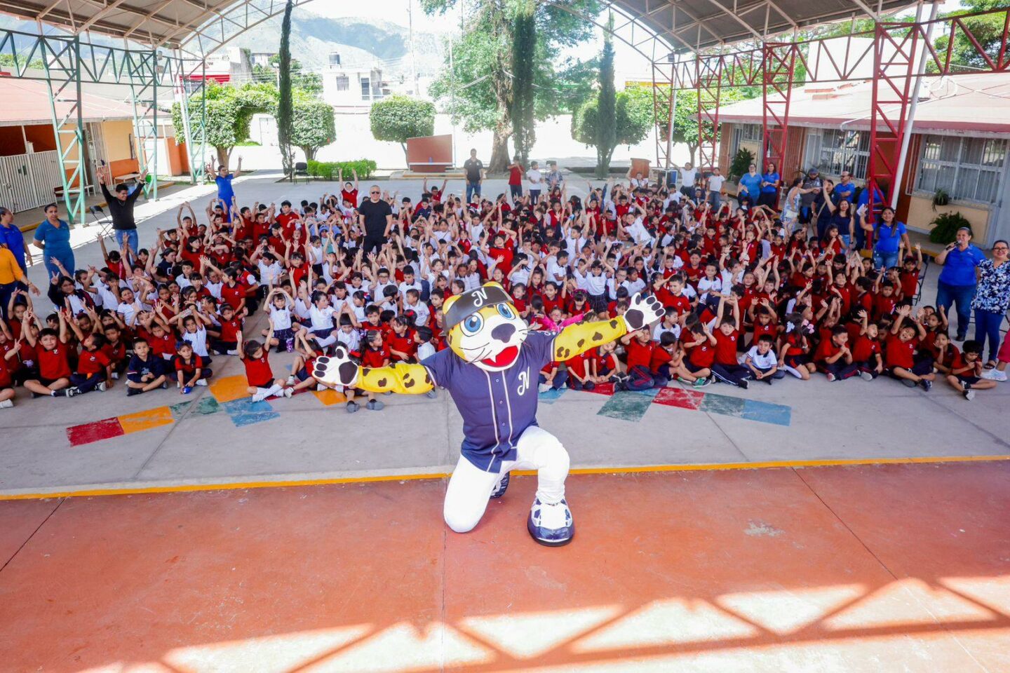 Béisbol en tu Escuela” llega a la colonia 2 de Agosto Chacho Jaguar y los Jaguares de Nayarit visitan primaria Ricardo Flores Magón