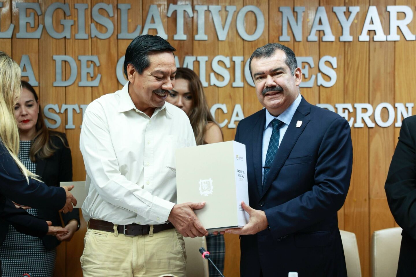 Entrega gobierno del estado el Paquete Económico 2026 al Congreso del Estado de Nayarit
