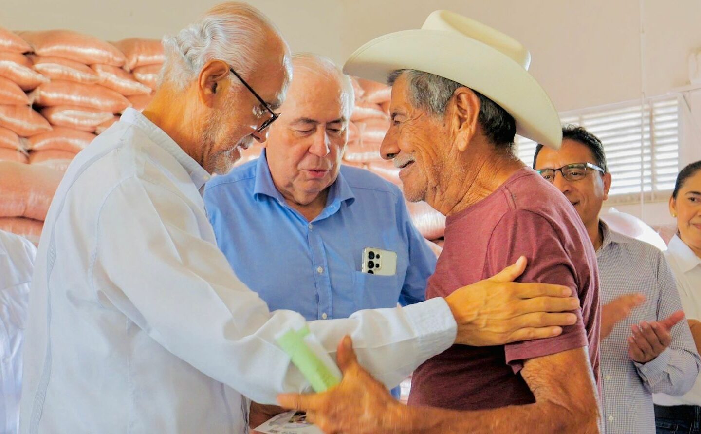 Inicia en Tecuala la entrega de semilla certificada de frijol pinto Saltillo para fortalecer la producción agrícola en el estado