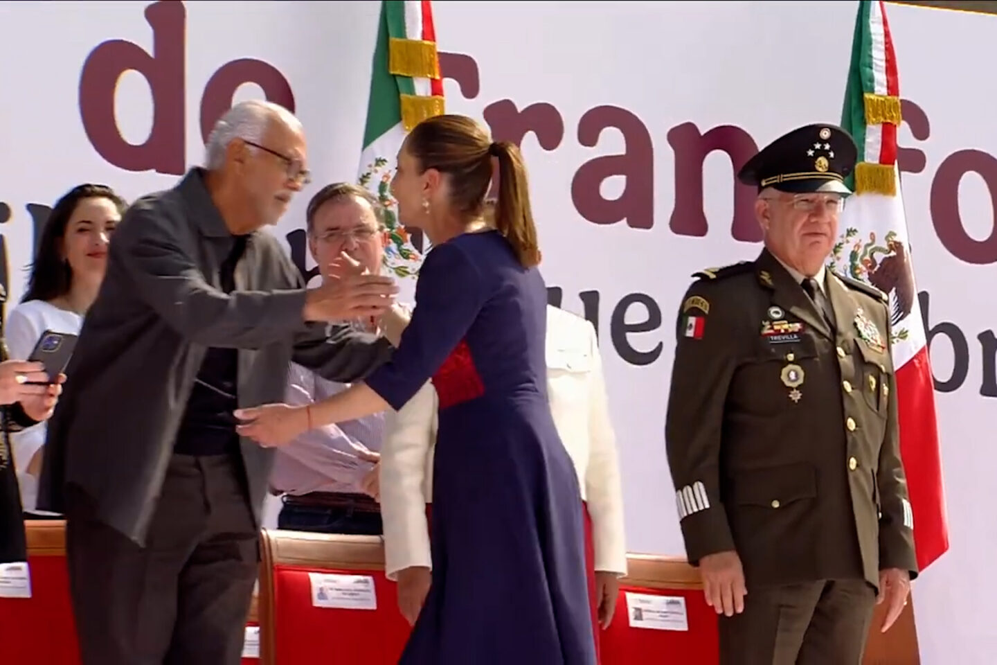 Gobernador de Nayarit acompaña a la presidenta de México en acto conmemorativo en el Zócalo capitalino