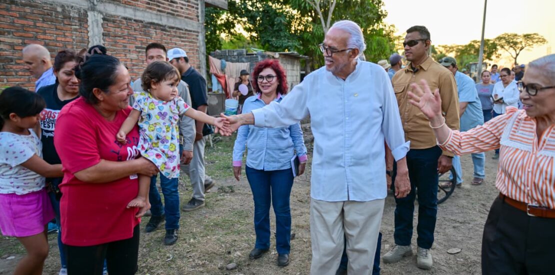 Miguel Ángel Navarro y Beatriz Estrada fortalecen infraestructura educativa y servicios básicos en Tepic, San Blas y Santiago Ixcuintla