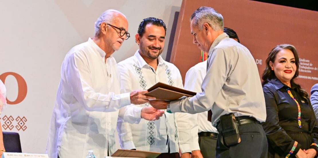 Miguel Ángel Navarro reconoce la trayectoria y compromiso del magisterio nayarita